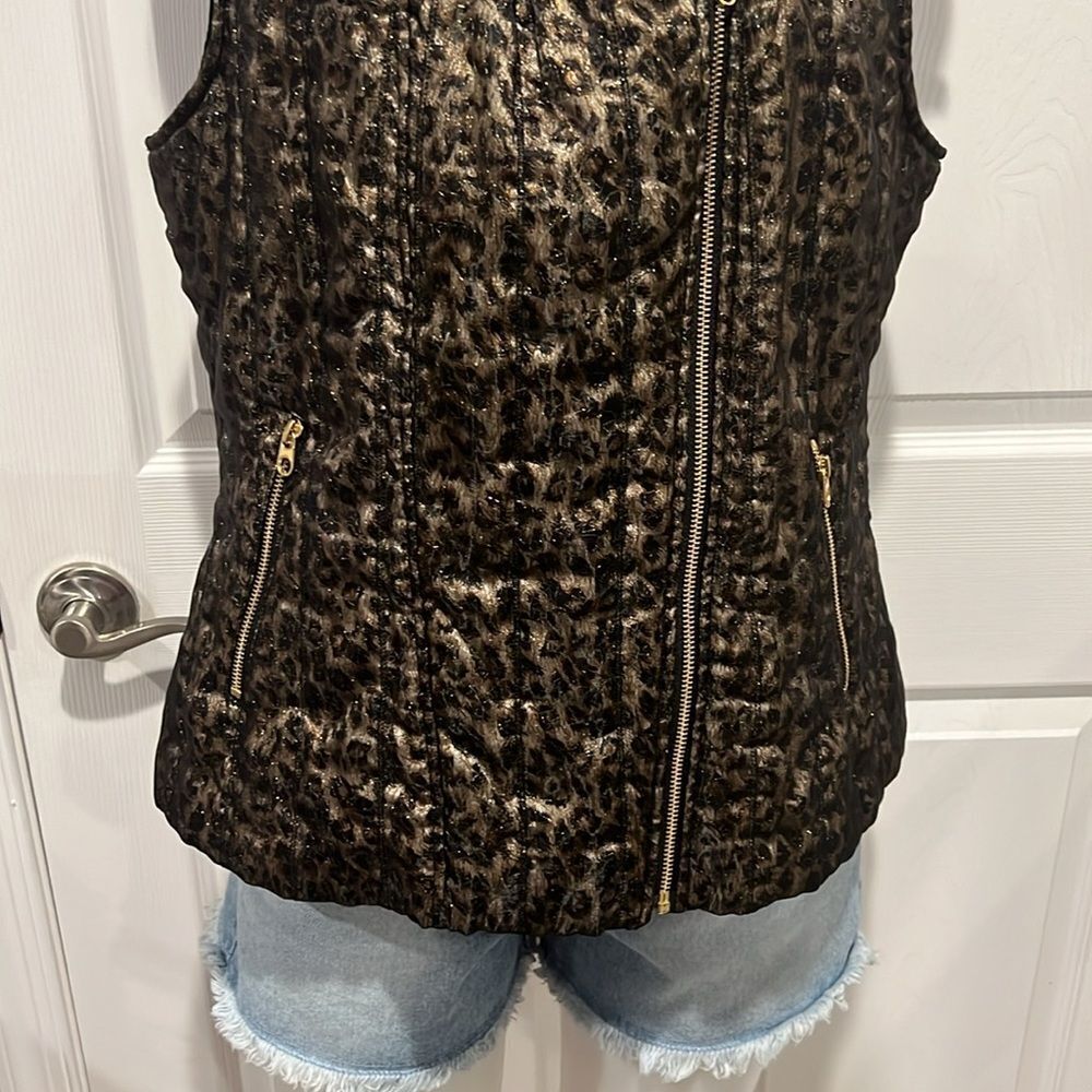 Chico’s velveteen leopard mix zip up vest with gold hardware size 2 - Picture 5 of 8